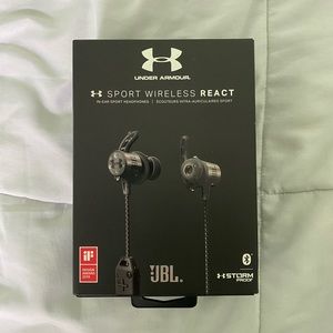 NEW Under Armour Sport Wireless React Headphones